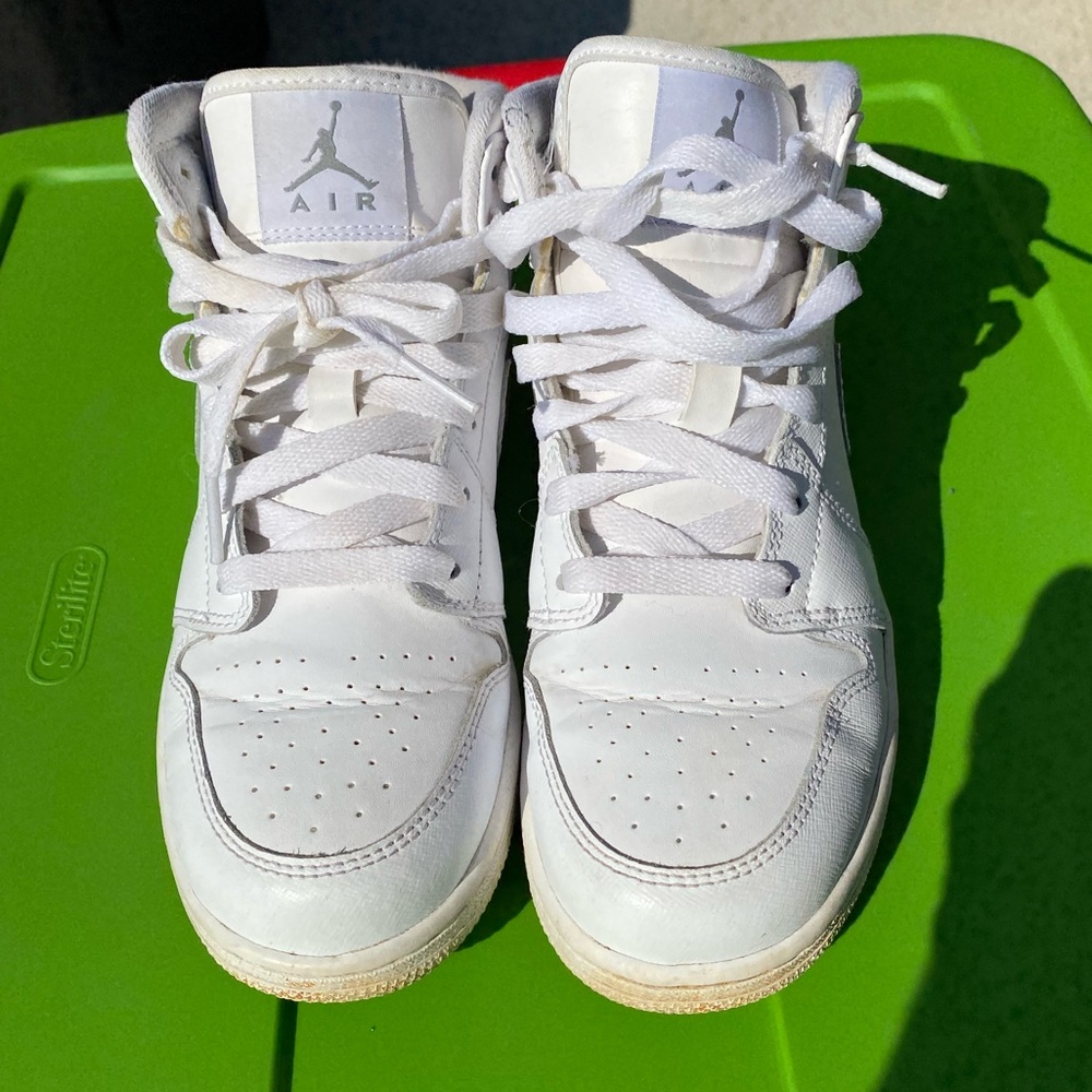 Nike Air Jordan sz 4.5y white